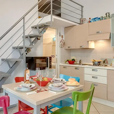 A Casa Di Betty - Happy *